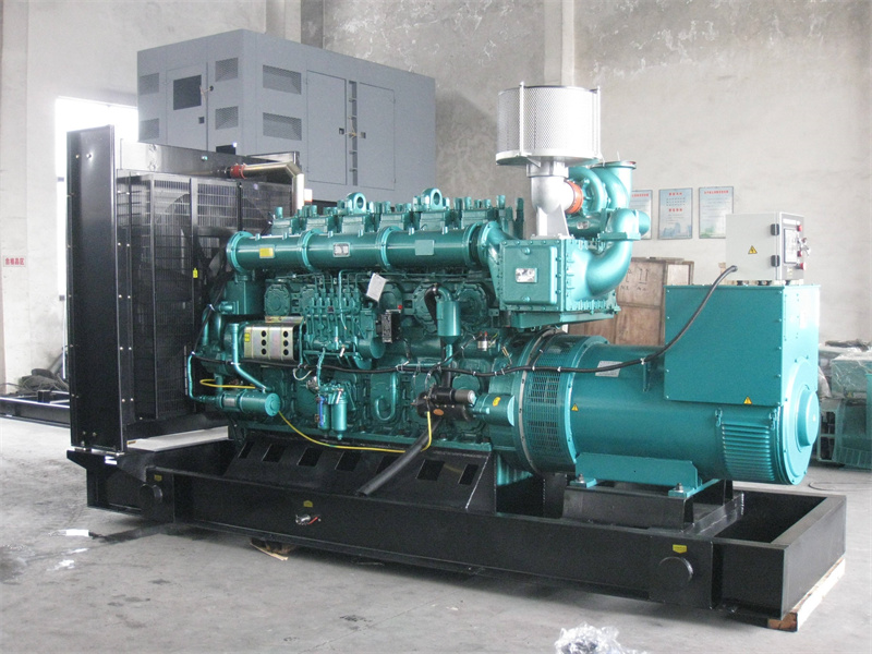 谷城200KW 柴油发电机的油耗是多少？